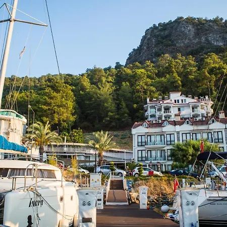 Ata Park Szálloda 4*