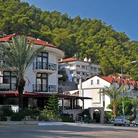 Ata Park Hotell 4*